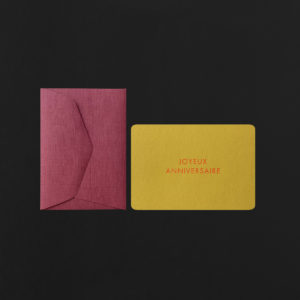 Mini carte JOYEUX ANNIVERSAIRE banane + enveloppe framboise