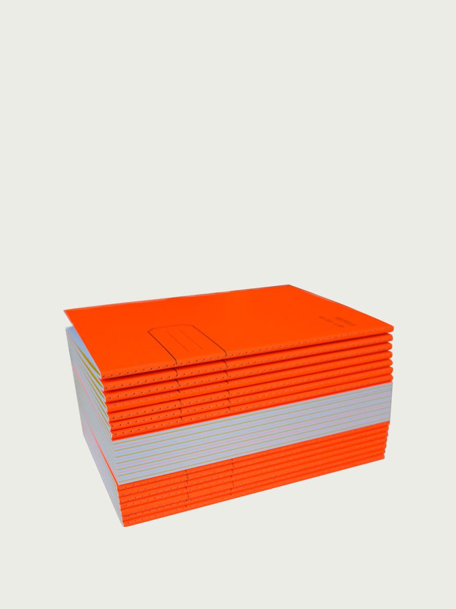 cahier orange fluo