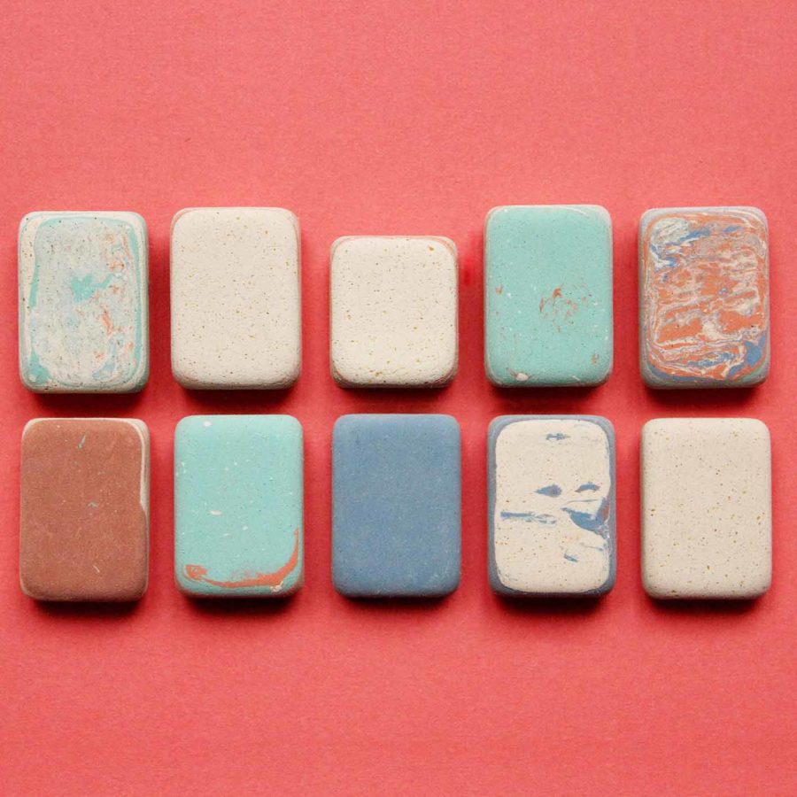 10 petites gommes galet multicolores