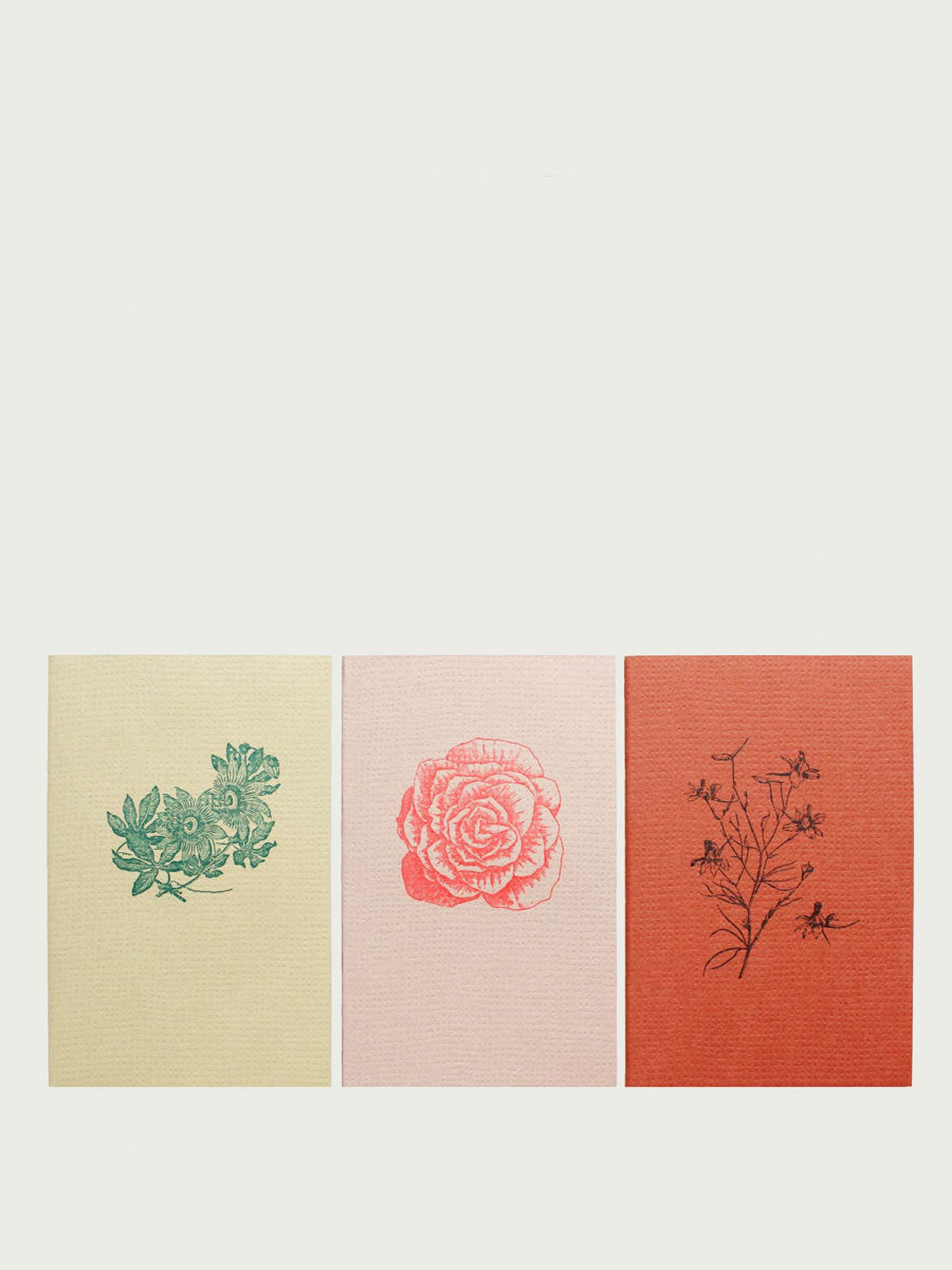 3 beaux carnets avec un motif floral
