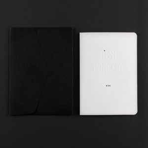 Carte postale C'EST CONCEPT et enveloppe noire