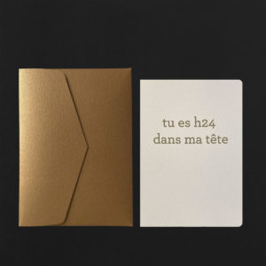 Carte postale TU ES H24 DANS MA TÊTE + enveloppe bronze