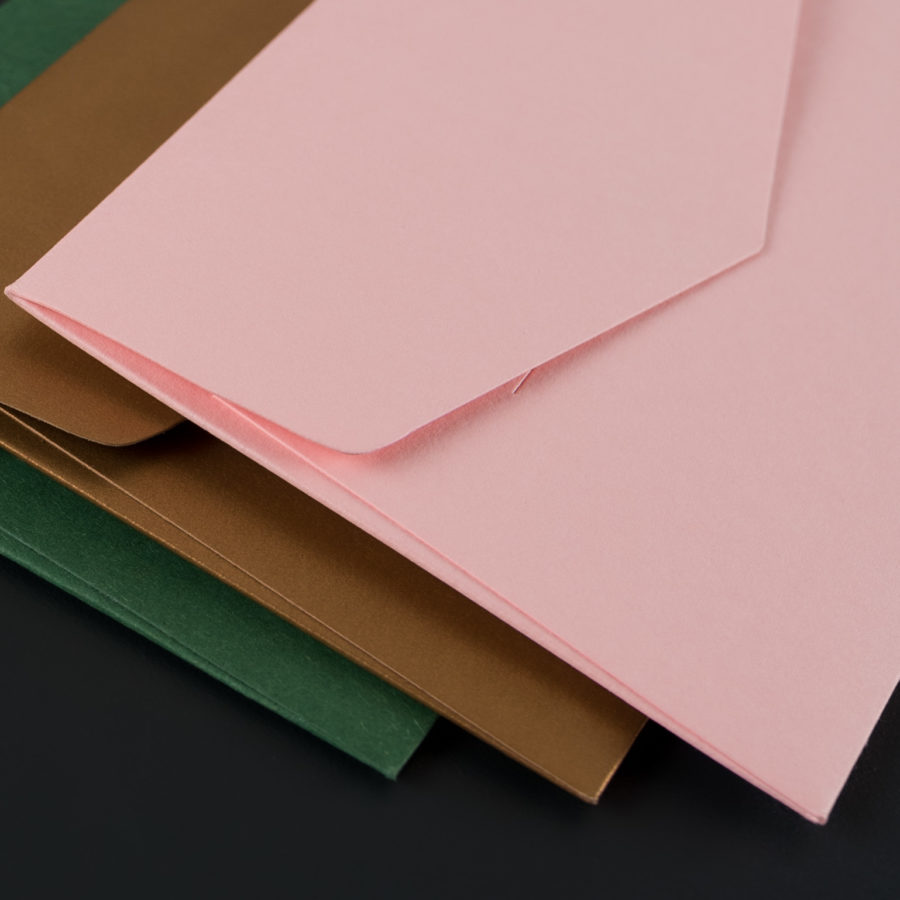 PACK of 3 A6 CARDS + 3 C6 ENVELOPES - HOLLY CONFETTI