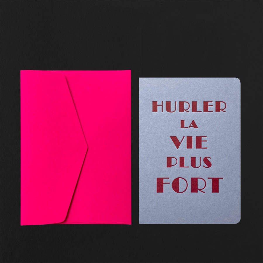 Carte postale HURLER LA VIE + enveloppe rose fluo