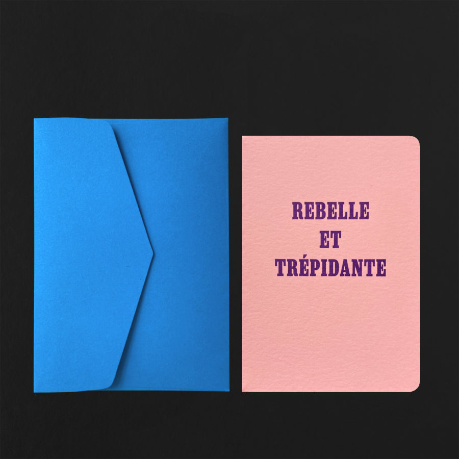 Carte postale REBELLE ET TREPIDANTE + enveloppe saphir