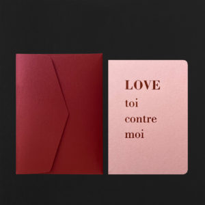Carte LOVE TOI CONTRE MOI camelia + env grenat